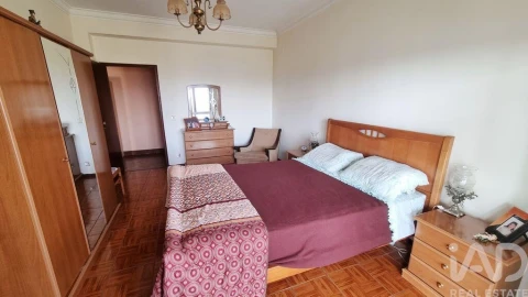 Prédio para Venda em Rapa e Cadafaz