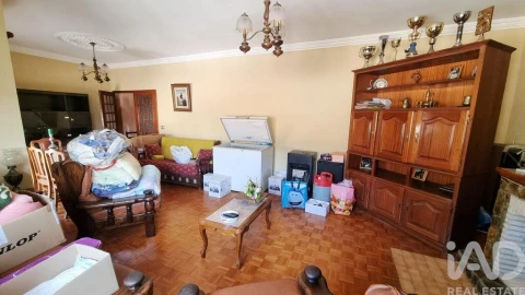 Prédio para Venda em Rapa e Cadafaz