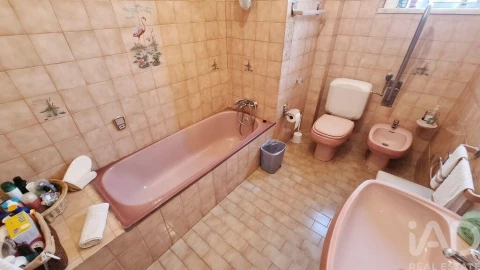 Prédio para Venda em Rapa e Cadafaz