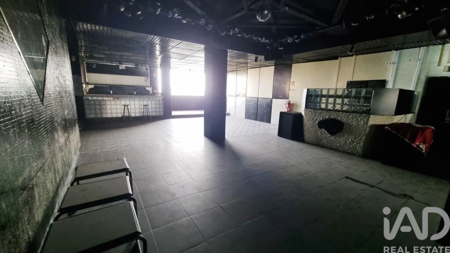 Prédio para Venda em Rapa e Cadafaz Foto 38