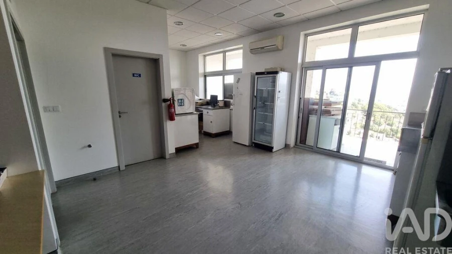 Prédio para Venda em Rapa e Cadafaz Foto 28