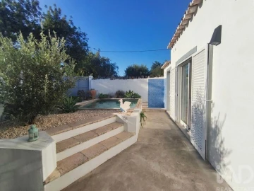 Moradia T2 para Venda em Santa Barbara de Nexe
