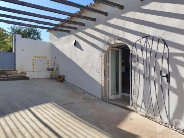 Moradia T2 para Venda em Santa Barbara de Nexe