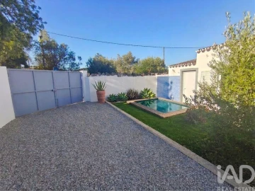 Moradia T2 para Venda em Santa Barbara de Nexe