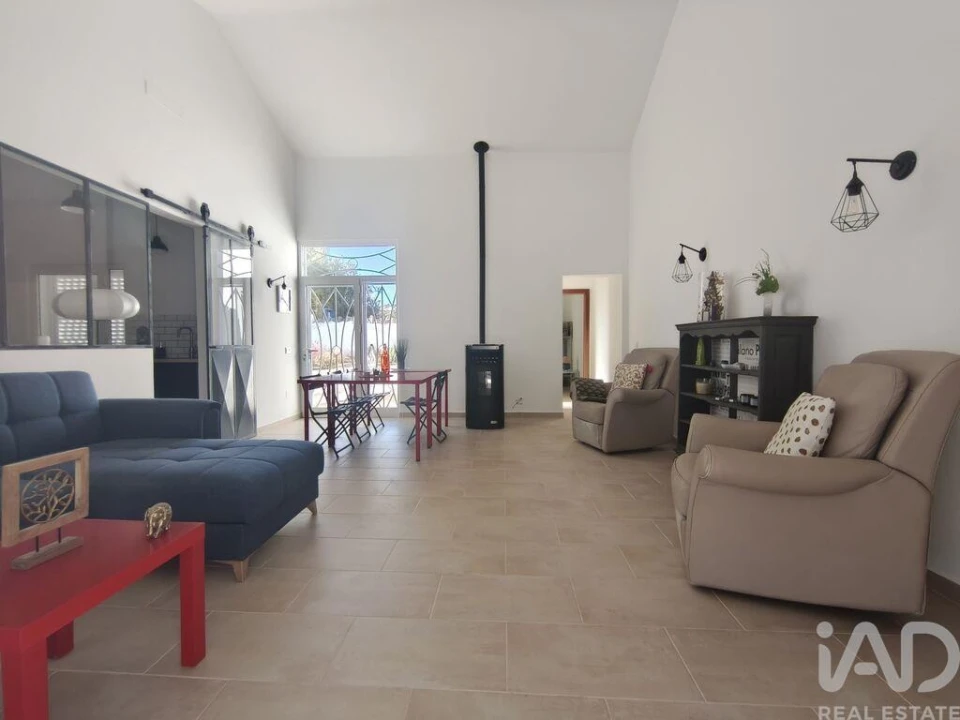 Moradia T2 para Venda em Santa Barbara de Nexe Foto 2