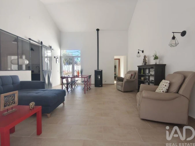 Moradia T2 para Venda em Santa Barbara de Nexe Foto 2