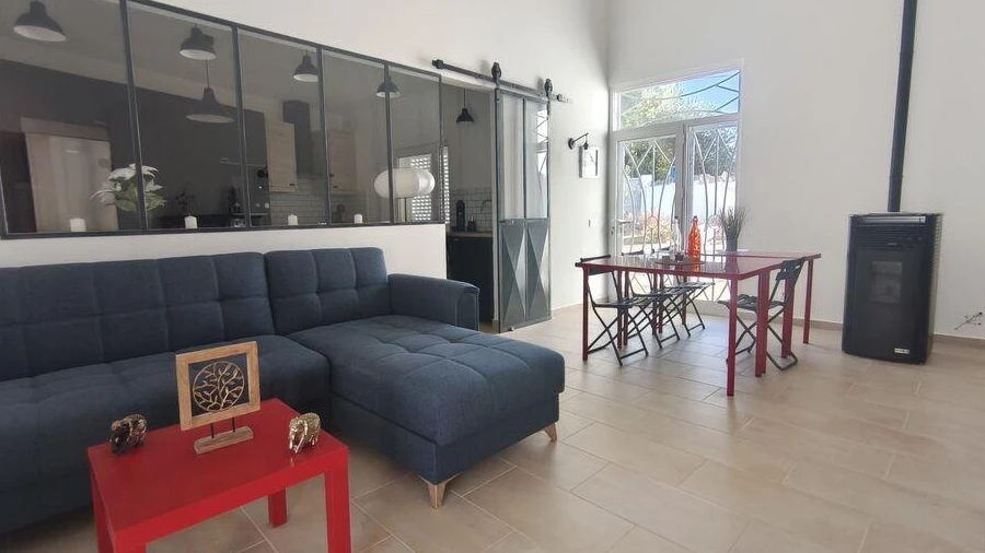 Moradia T2 para Venda em Santa Barbara de Nexe