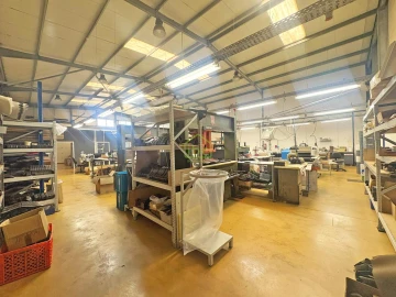 Armazém para Venda em Junqueira