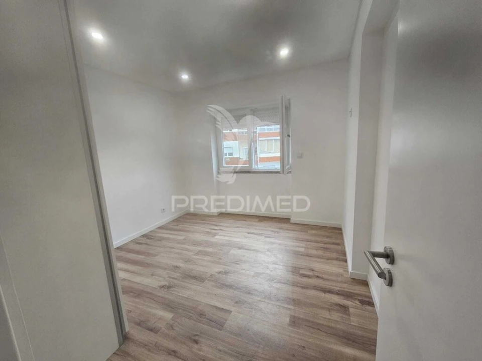 Apartamento T1 para Venda em Seixal, Arrentela e Aldeia de Paio Pires Foto 5