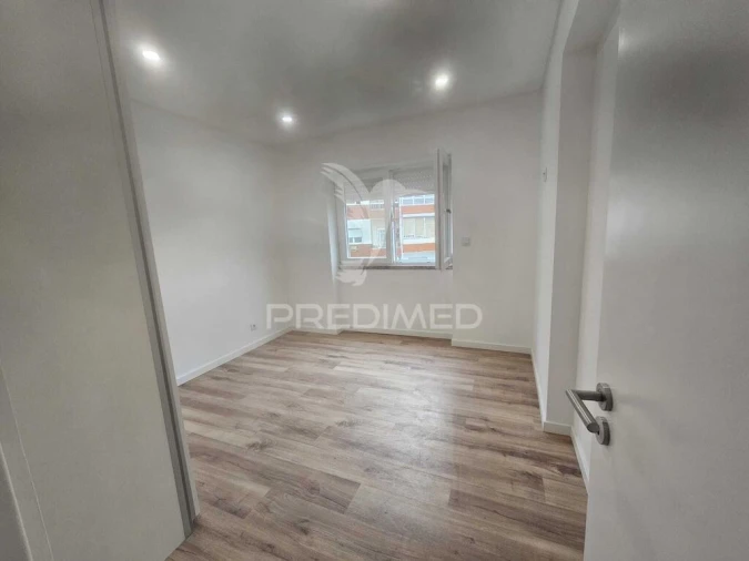 Apartamento T1 para Venda em Seixal, Arrentela e Aldeia de Paio Pires Foto 5