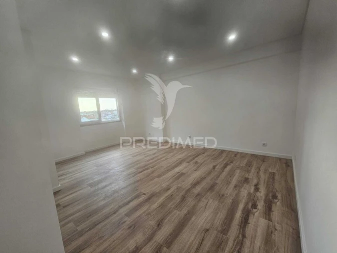 Apartamento T1 para Venda em Seixal, Arrentela e Aldeia de Paio Pires Foto 9