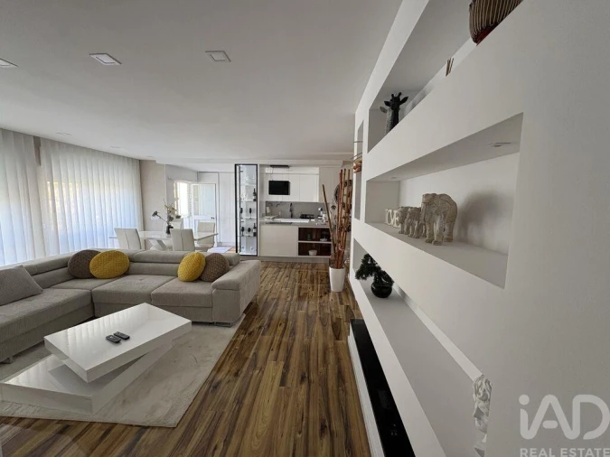 Apartamento T2 para Venda em Quarteira Foto 3