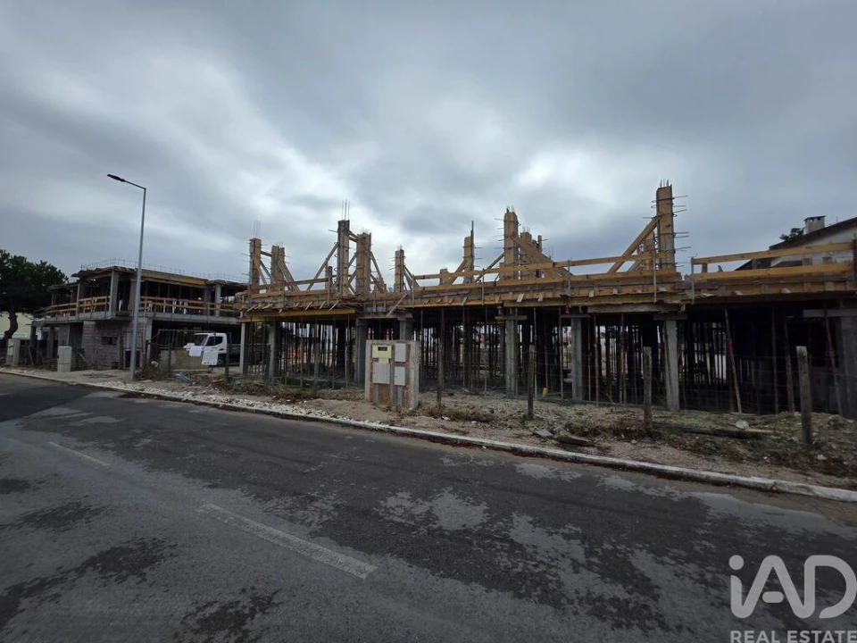 Terreno para Venda em Charneca de Caparica e Sobreda Foto 2