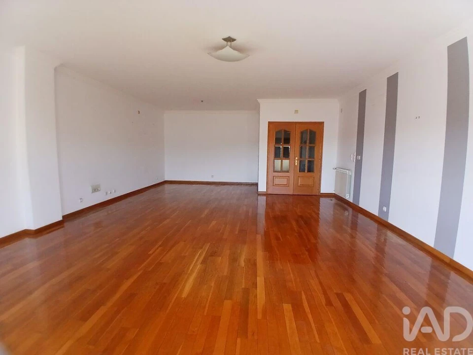 Apartamento T3 para Venda em Algés, Linda-A-Velha e Cruz Quebrada-Dafundo Foto 1