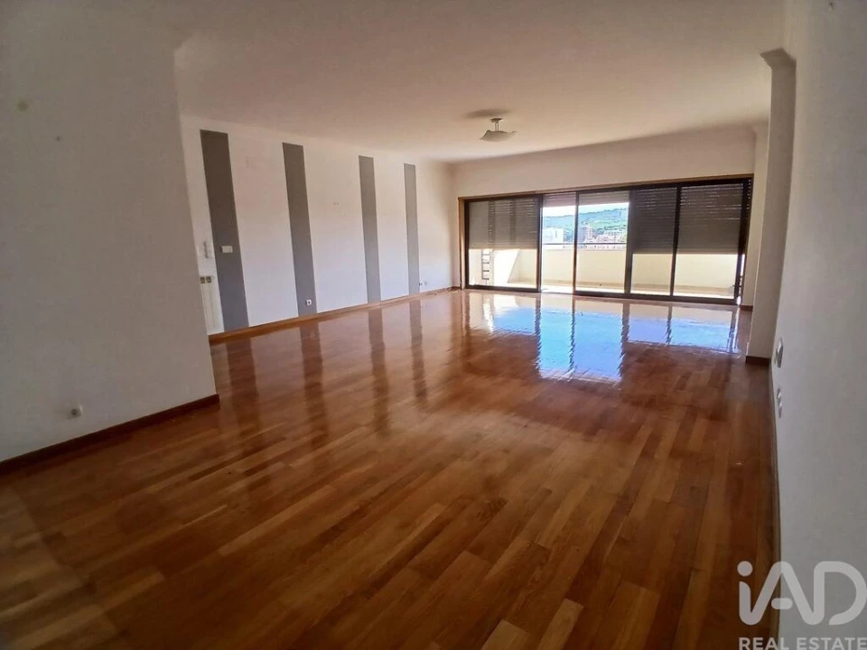 Apartamento T3 para Venda em Algés, Linda-A-Velha e Cruz Quebrada-Dafundo Foto 2