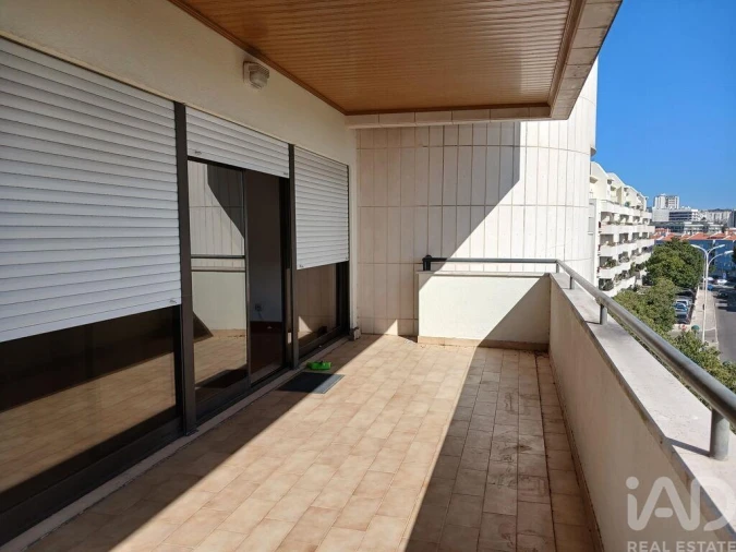 Apartamento T3 para Venda em Algés, Linda-A-Velha e Cruz Quebrada-Dafundo Foto 27