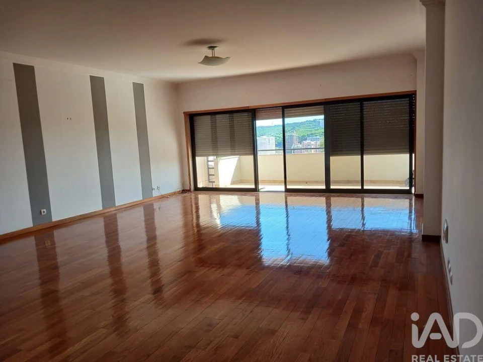 Apartamento T3 para Venda em Algés, Linda-A-Velha e Cruz Quebrada-Dafundo Foto 3