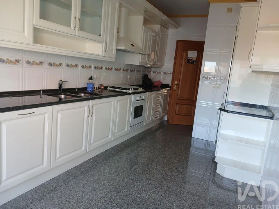 Apartamento T3 para Venda em Algés, Linda-A-Velha e Cruz Quebrada-Dafundo Foto 24