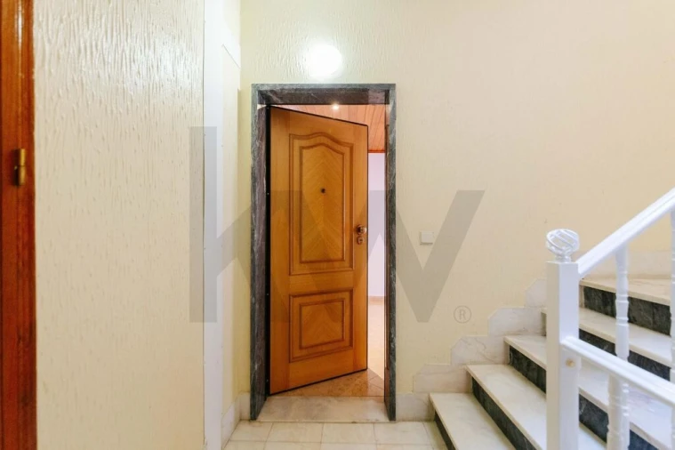 Apartamento T2 para Venda em Casal de Cambra Foto 4