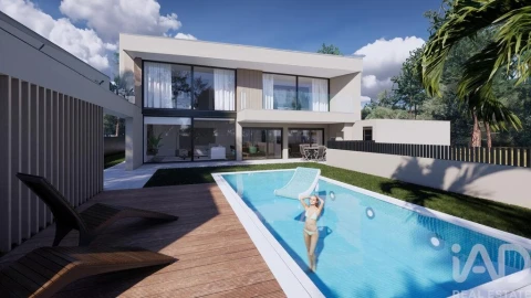 Moradia T4 para Venda em Charneca de Caparica e Sobreda