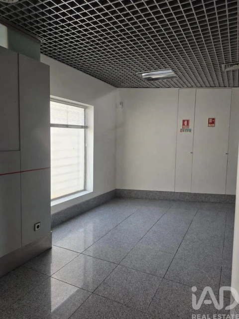 Loja para Venda em Santa Marinha e São Pedro da Afurada
