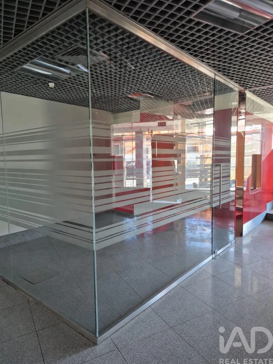 Loja para Venda em Santa Marinha e São Pedro da Afurada Foto 4