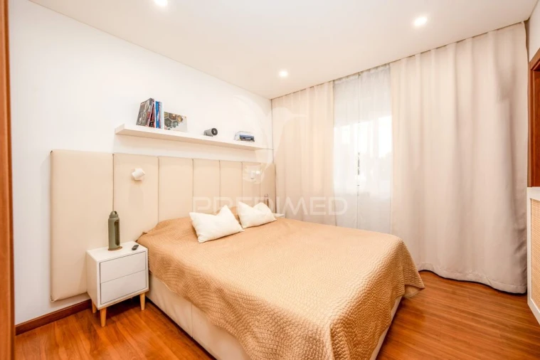 Apartamento T2 para Venda em Carregado e Cadafais Foto 13