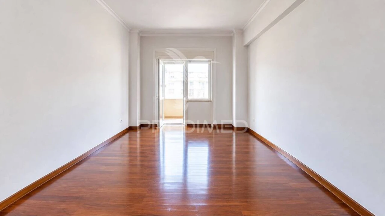 Apartamento T3 para Venda em Benfica Foto 3