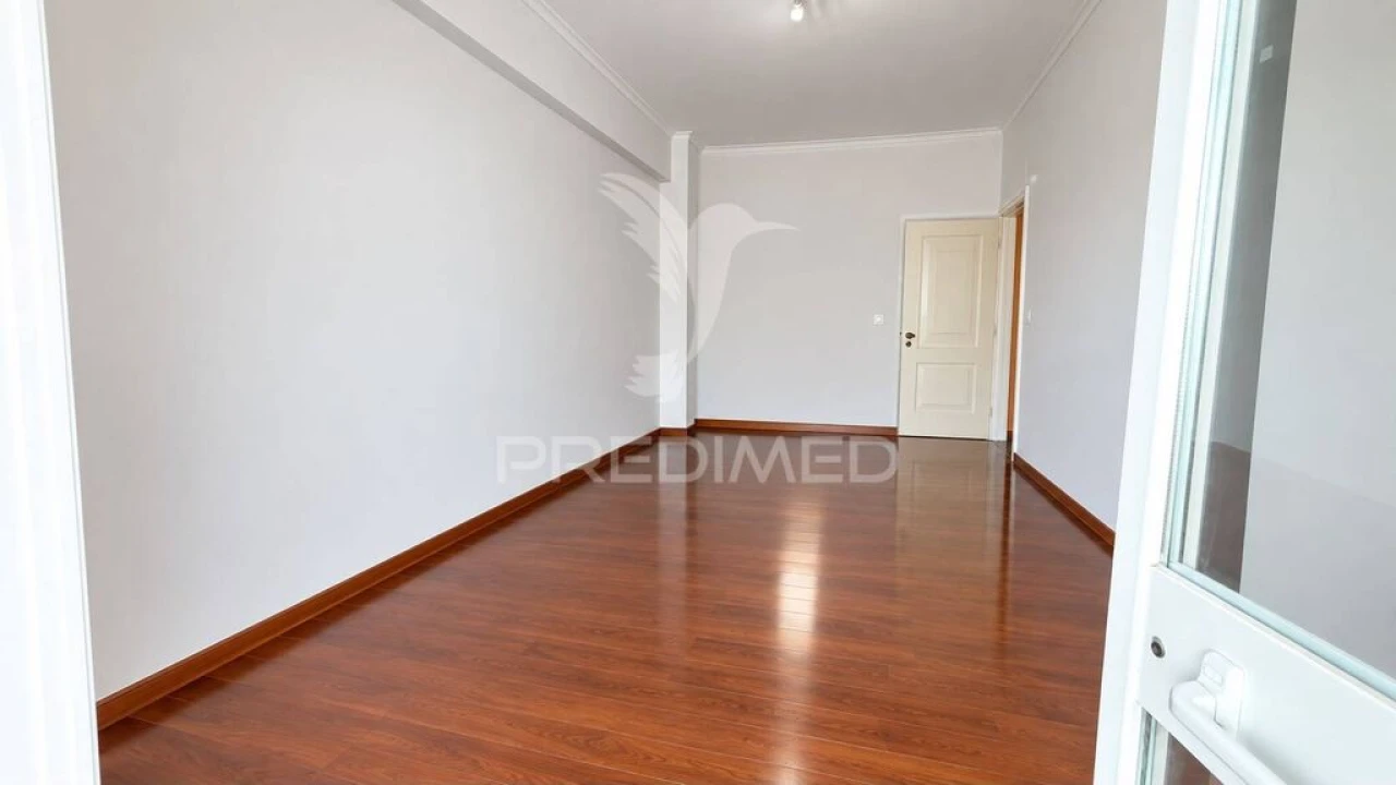 Apartamento T3 para Venda em Benfica Foto 4