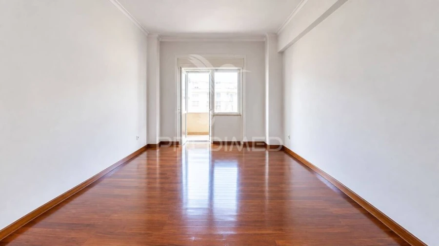 Apartamento T3 para Venda em Benfica Foto 3