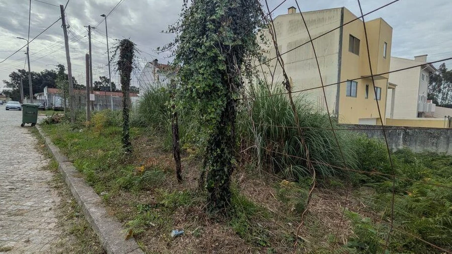 Terreno para Venda em Serzedo e Perosinho