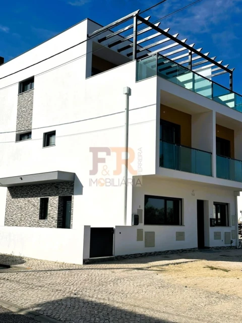 Moradia T3 para Venda em Fernao Ferro