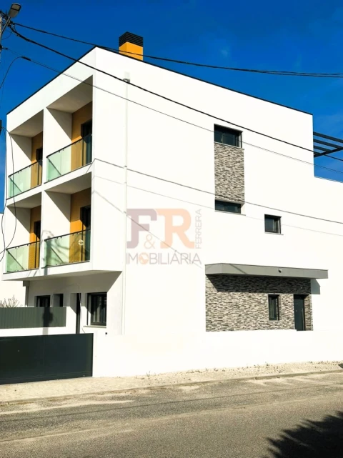Moradia T3 para Venda em Fernao Ferro
