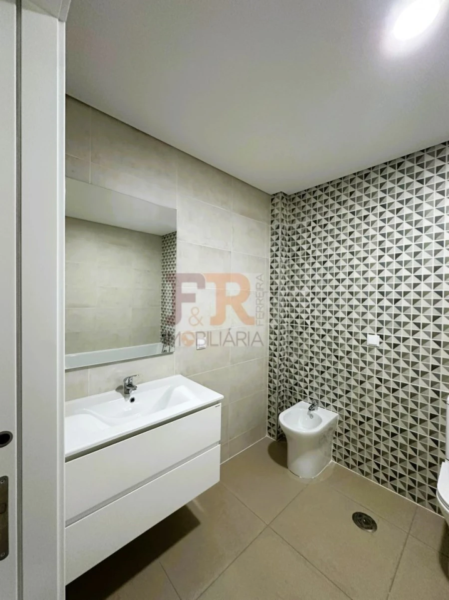 Moradia T3 para Venda em Fernao Ferro Foto 8
