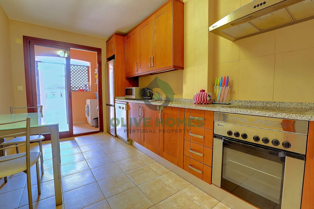 Apartamento T2 para Venda em Quarteira Foto 8