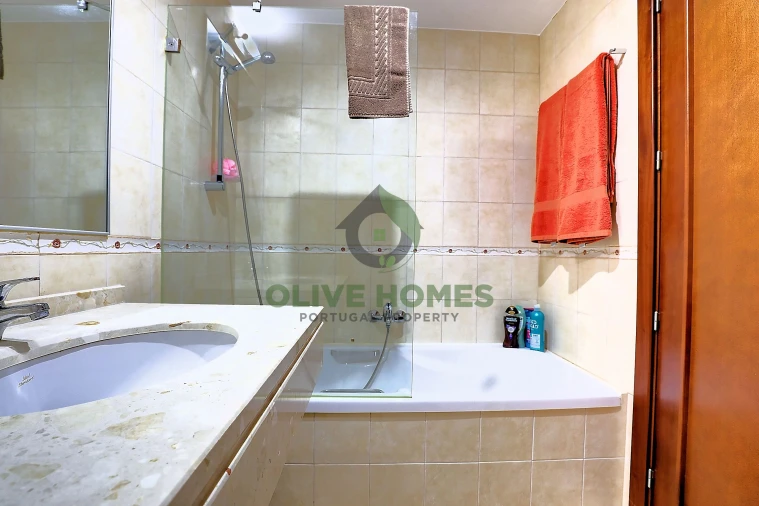 Apartamento T2 para Venda em Quarteira Foto 17