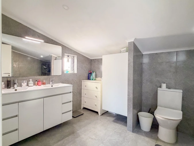 Apartamento T3 para Venda em Almada, Cova da Piedade, Pragal e Cacilhas Foto 16