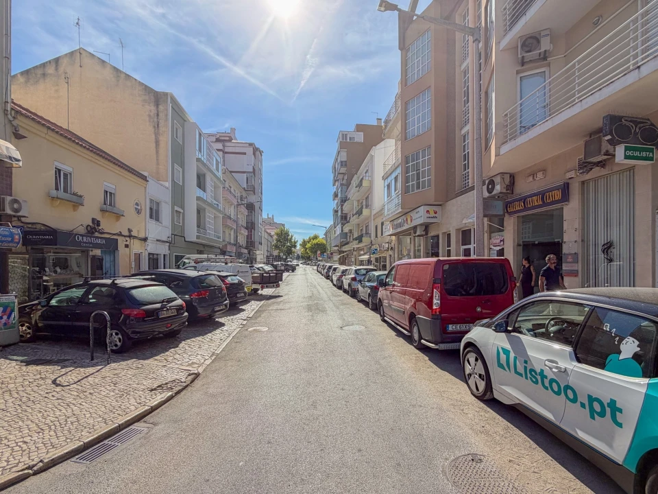 Apartamento T3 para Venda em Almada, Cova da Piedade, Pragal e Cacilhas Foto 25