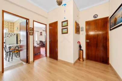 Apartamento T3 para Venda em Agualva e Mira-Sintra