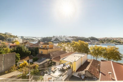 Apartamento T3 para Venda em Lordelo do Ouro e Massarelos