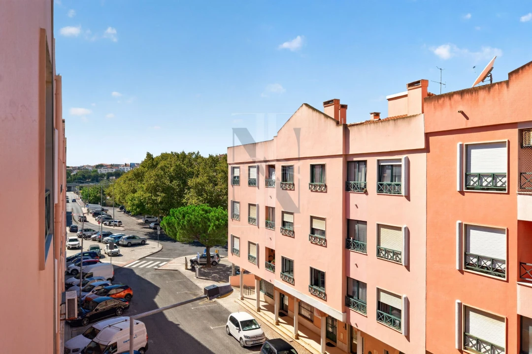 Apartamento T1 para Venda em São Domingos de Rana Foto 12