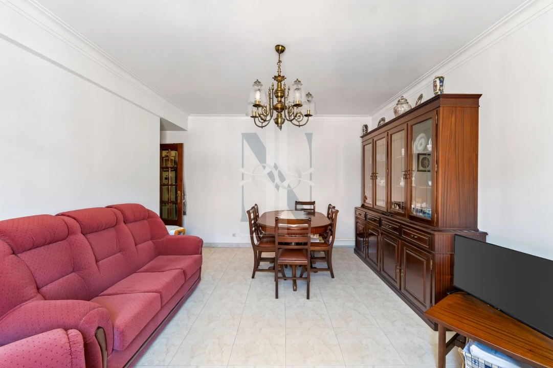 Apartamento T1 para Venda em São Domingos de Rana Foto 3