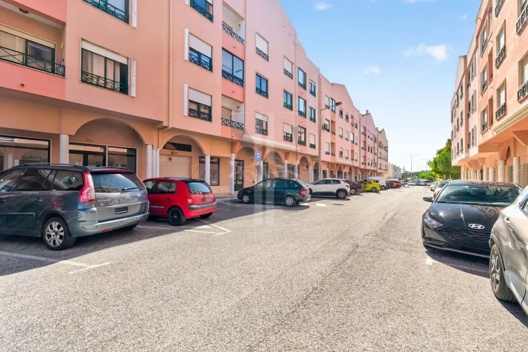 Apartamento T1 para Venda em São Domingos de Rana Foto 36