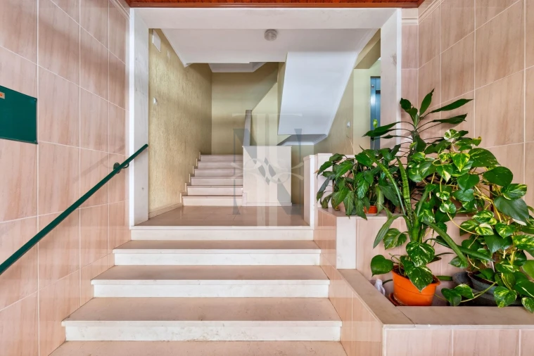 Apartamento T1 para Venda em São Domingos de Rana Foto 30