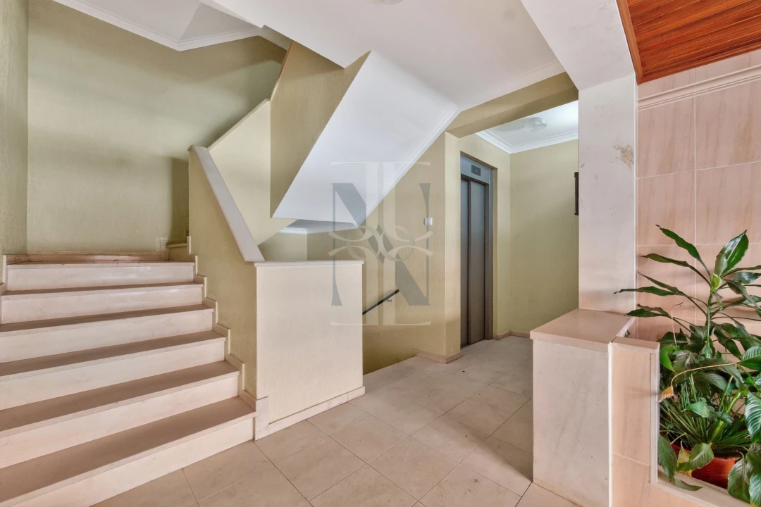 Apartamento T1 para Venda em São Domingos de Rana Foto 32