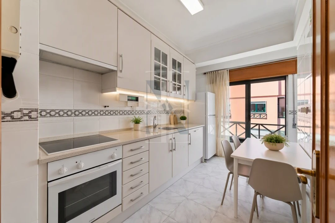 Apartamento T1 para Venda em São Domingos de Rana Foto 4