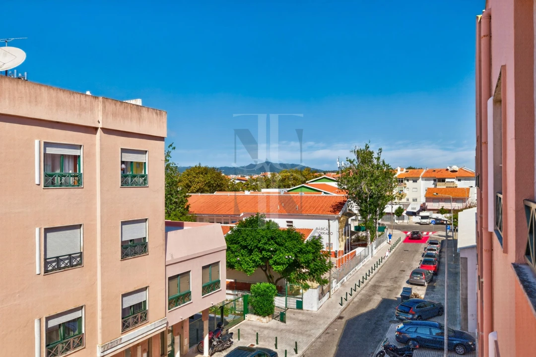 Apartamento T1 para Venda em São Domingos de Rana Foto 13