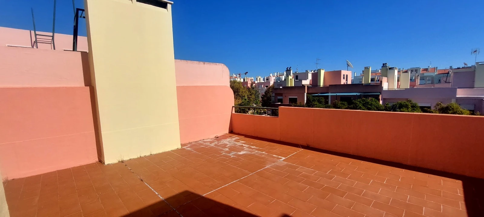 Apartamento T1 para Venda em Carcavelos e Parede Foto 36