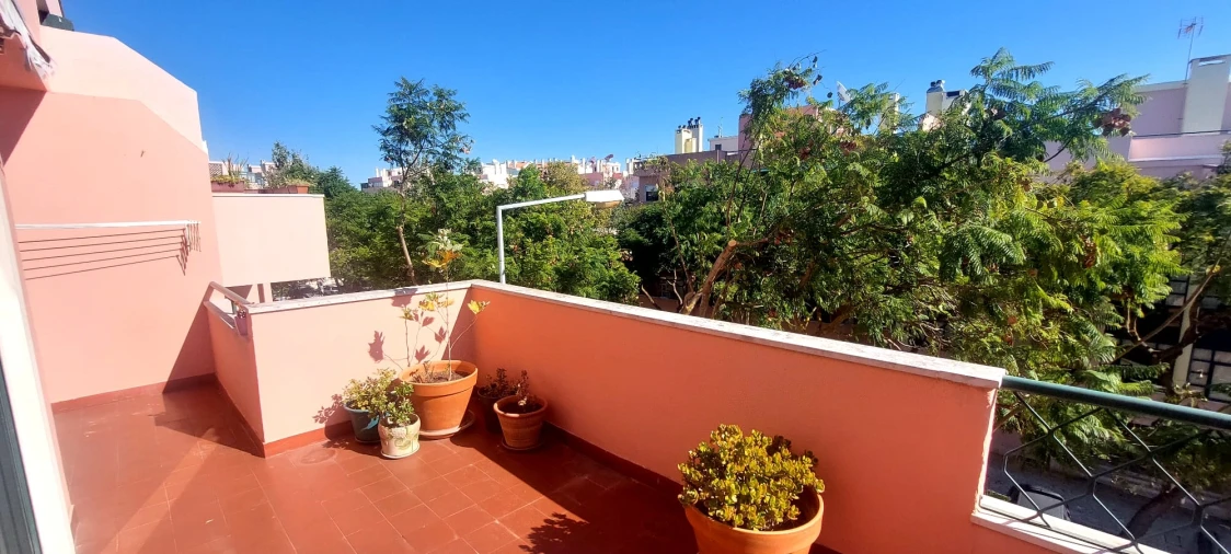 Apartamento T1 para Venda em Carcavelos e Parede Foto 9