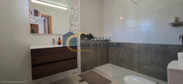 Moradia T3 para Venda em Ferreiras